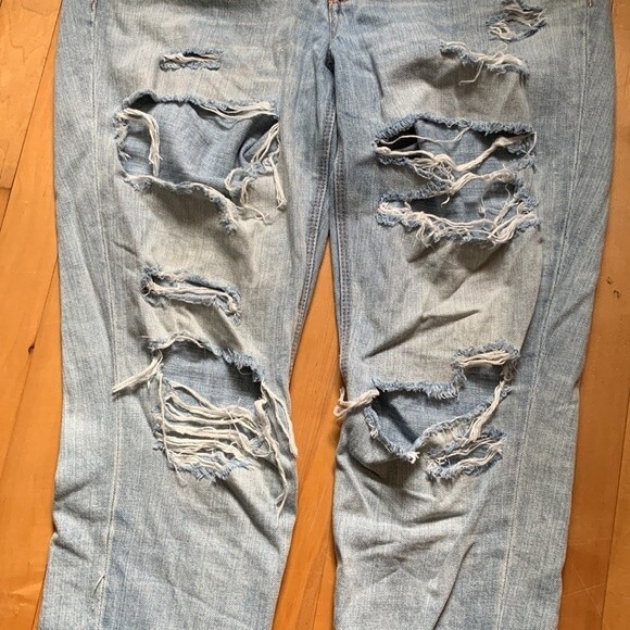 American Eagle Tomgirl Ripped Jeans 10 - Picture 3 of 10